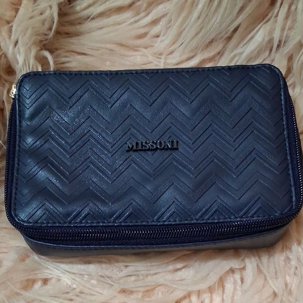 Nwot Missoni Zigzag Travel Kit with Blue and Gray